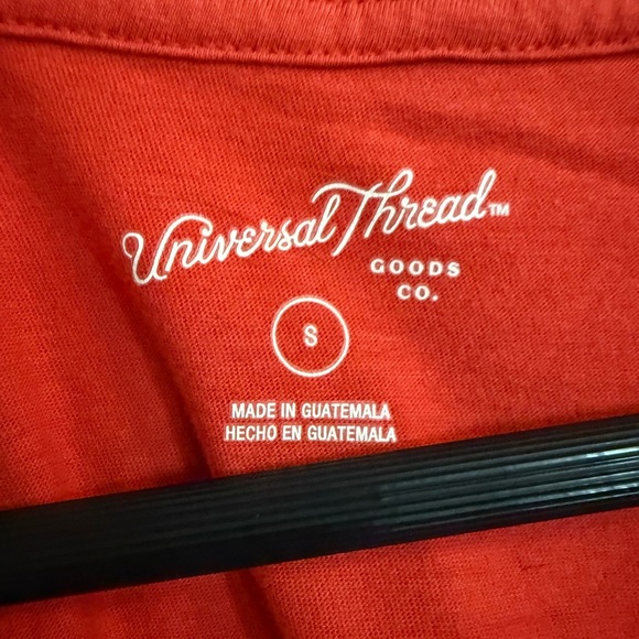 Universal Threads Women's Classic Blood Orange V-Neck T-Shirt - Picture 7 of 8